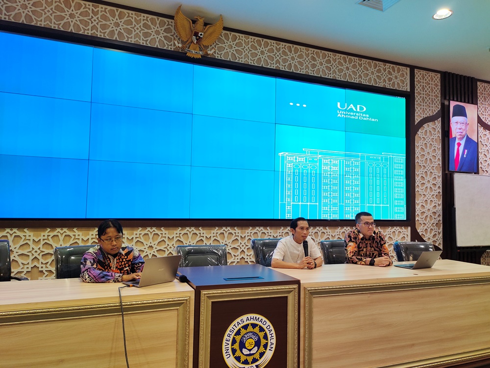 Pengelolaan Web dan Pembuatan Press Release